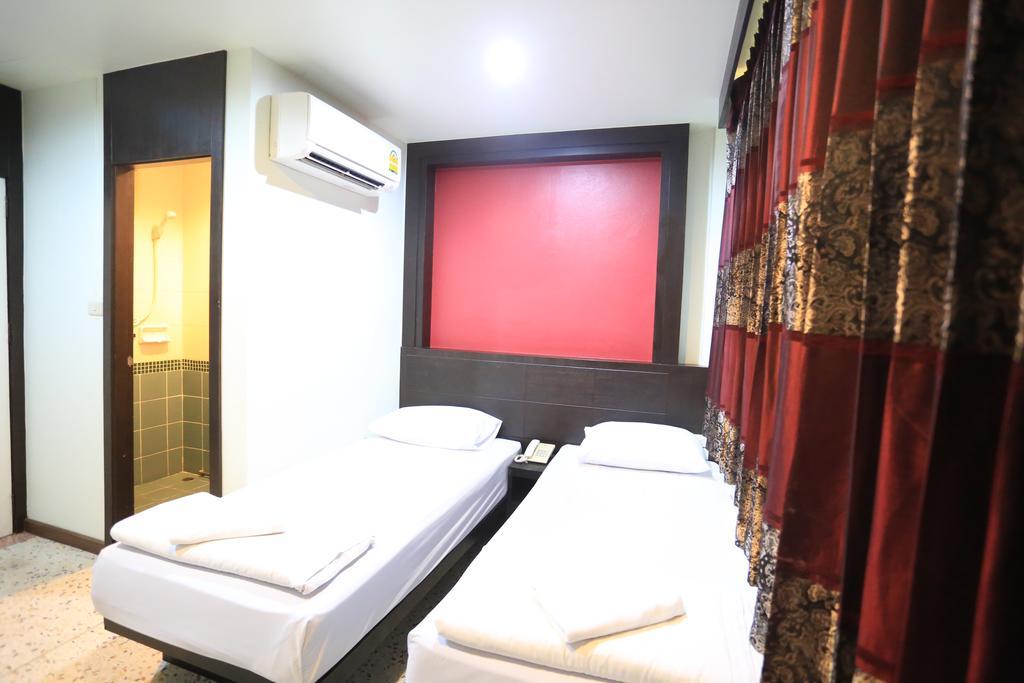 Thara House Hotel Bangkok Room photo
