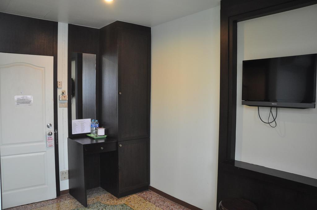 Thara House Hotel Bangkok Room photo