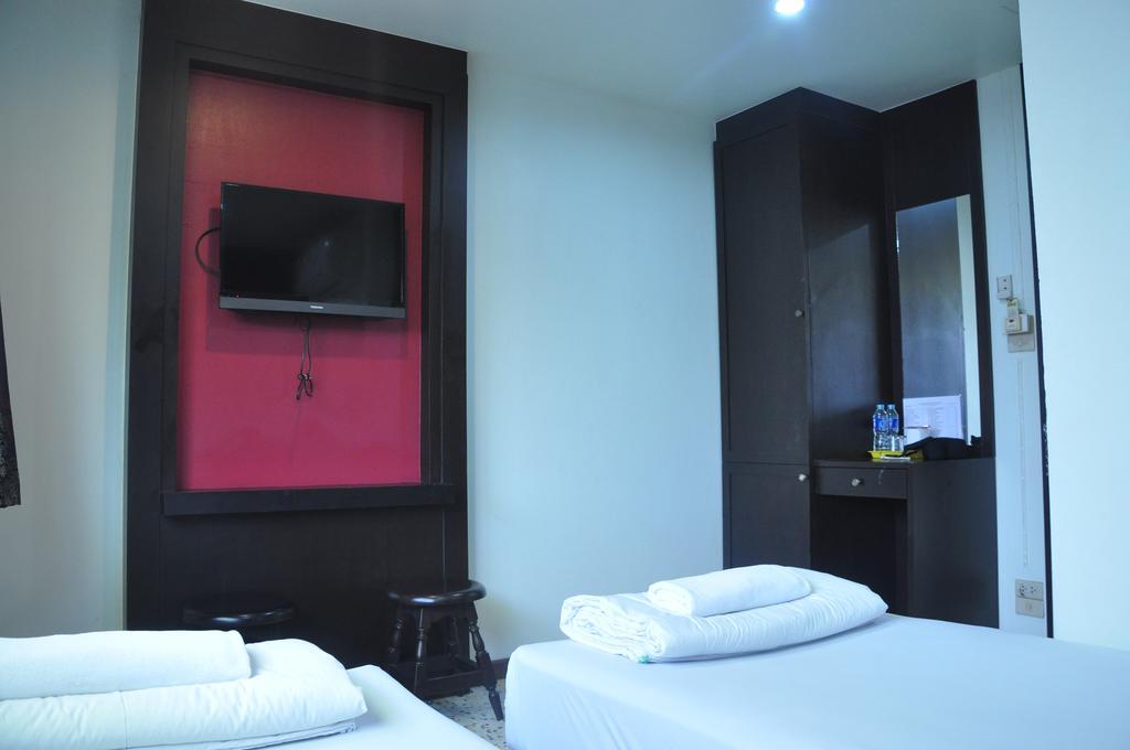 Thara House Hotel Bangkok Room photo