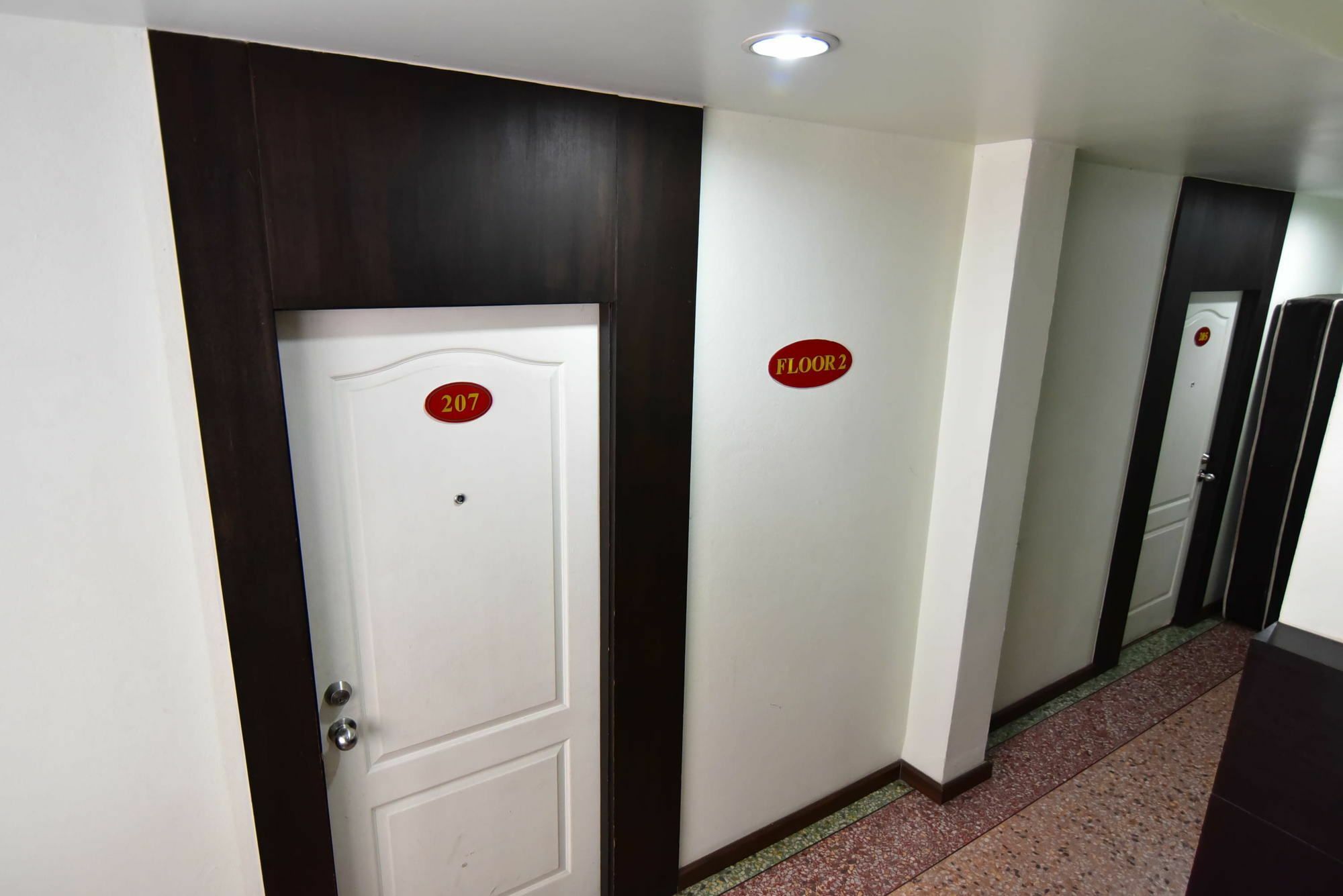 Thara House Hotel Bangkok Exterior photo