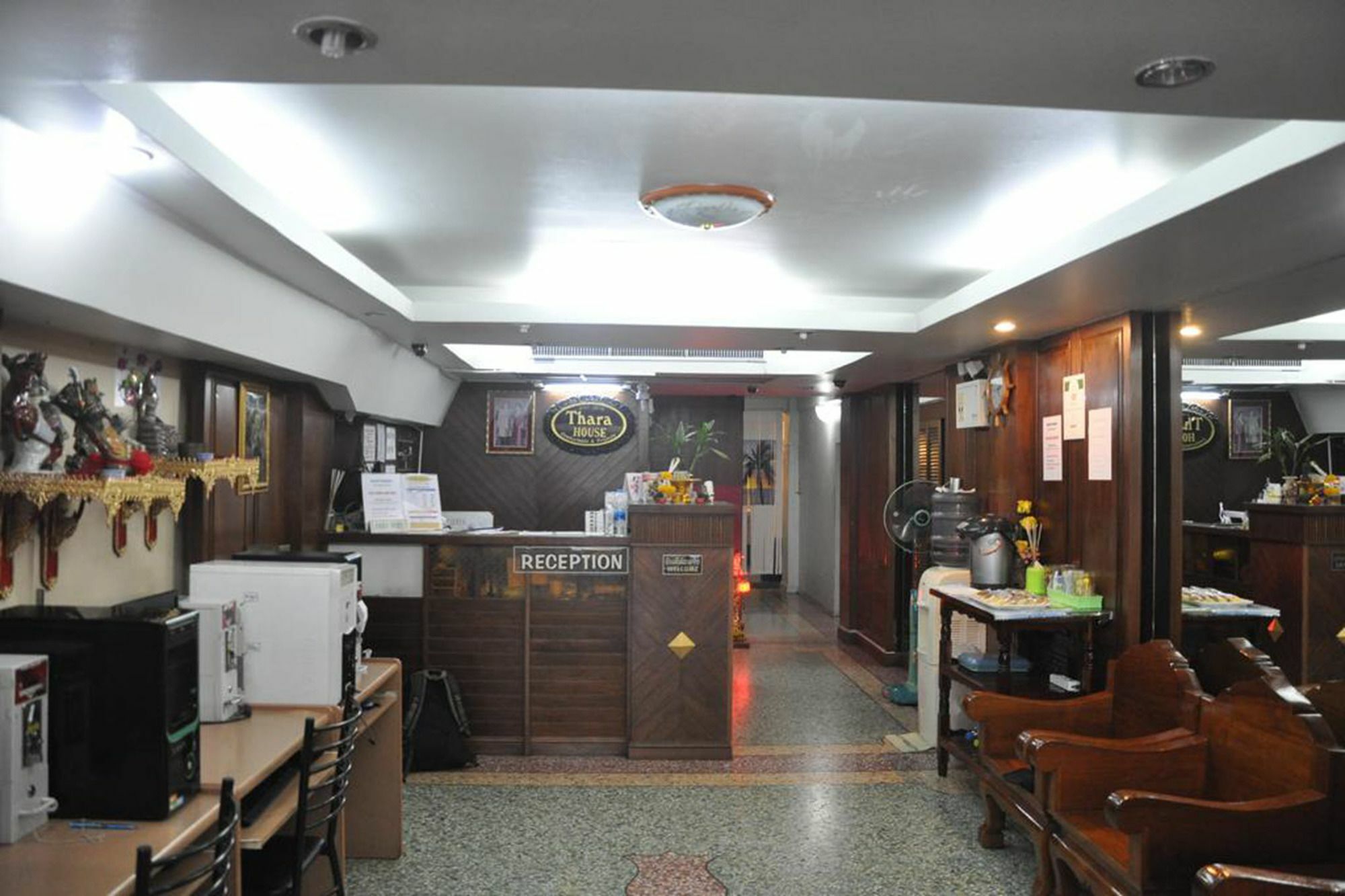 Thara House Hotel Bangkok Exterior photo