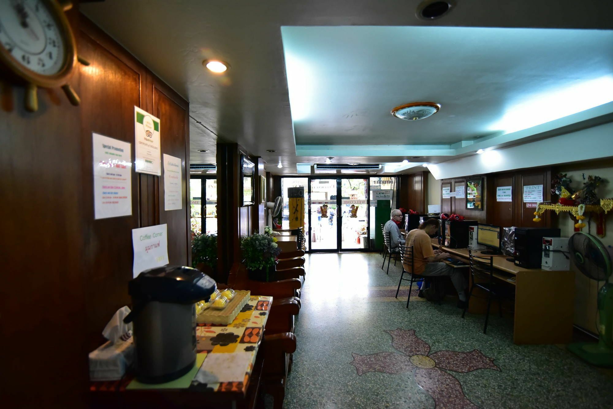 Thara House Hotel Bangkok Exterior photo